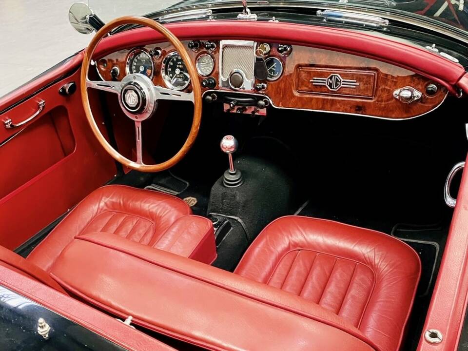 Image 2/8 of MG MGA Twin Cam (1959)