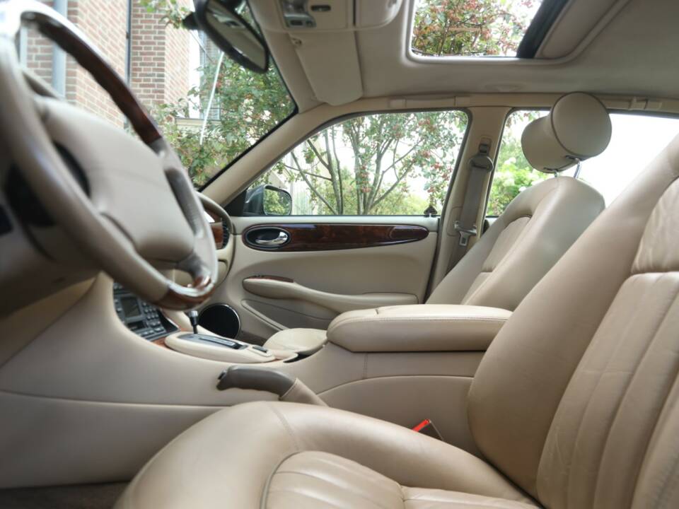Bild 28/50 von Jaguar XJ 8 4.0 Executive (2001)