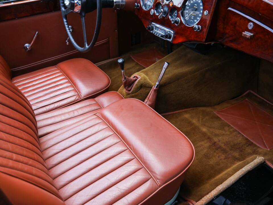 Bild 47/50 von Jaguar XK 120 DHC (1953)
