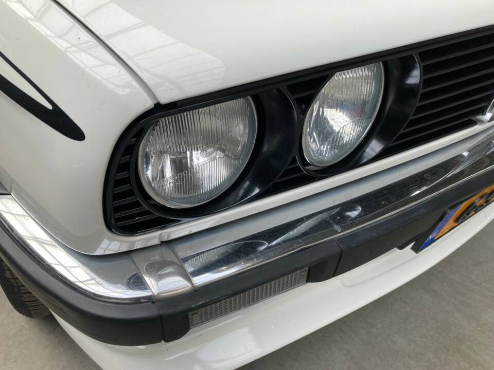 Image 6/34 de BMW 325i (1987)