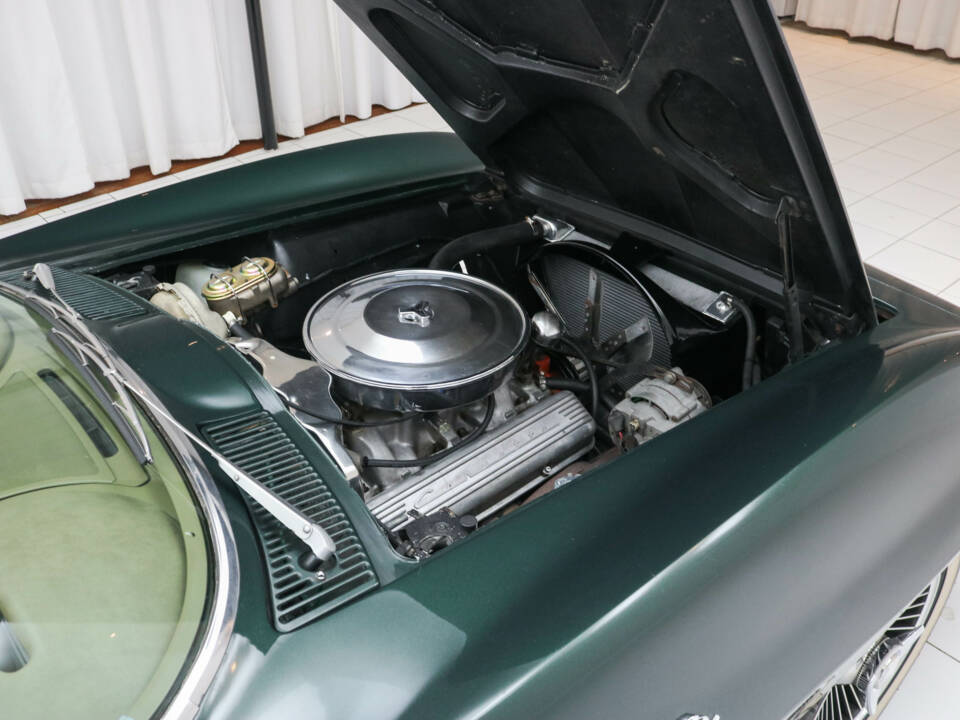 Image 13/17 of Chevrolet Corvette Sting Ray Convertible (1966)