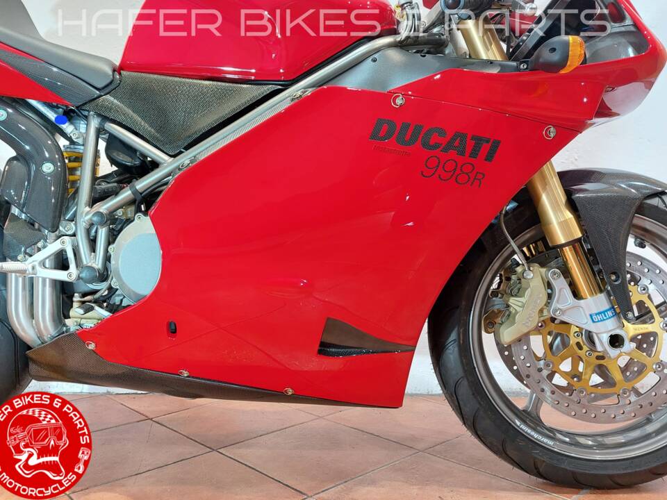 Immagine 24/40 di Ducati DUMMY (2002)