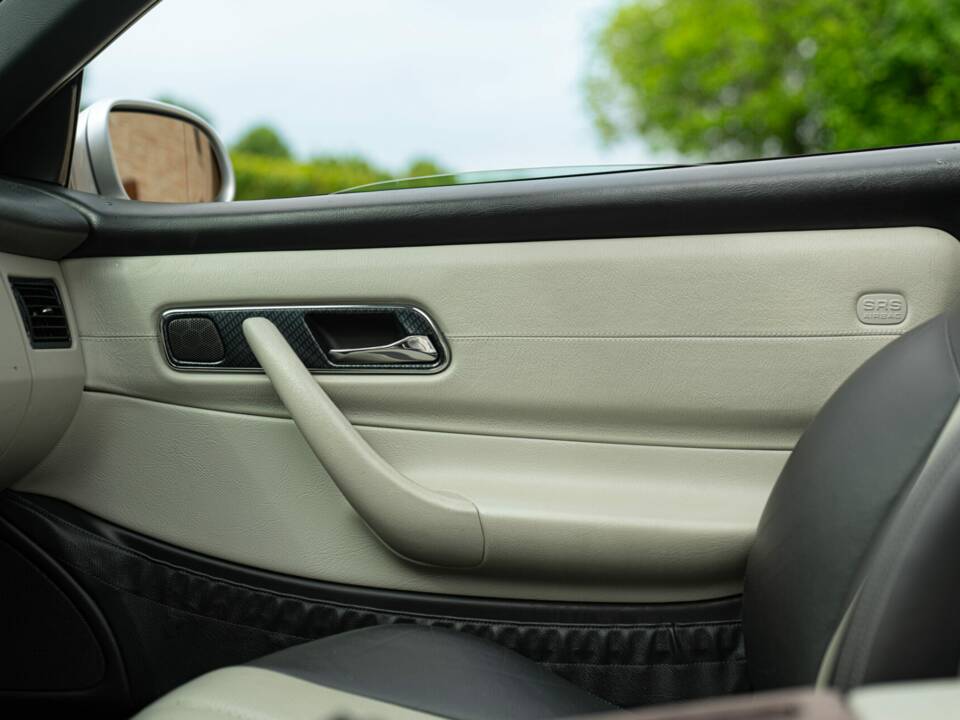 Obraz 39/50 pojazdu Mercedes-Benz SLK 230 Kompressor (1997)