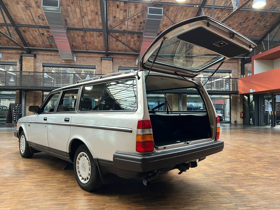Bild 26/36 von Volvo 240 Polar (1990)