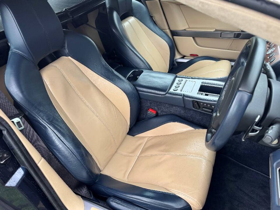 Image 32/48 of Aston Martin DB 9 Volante (2007)