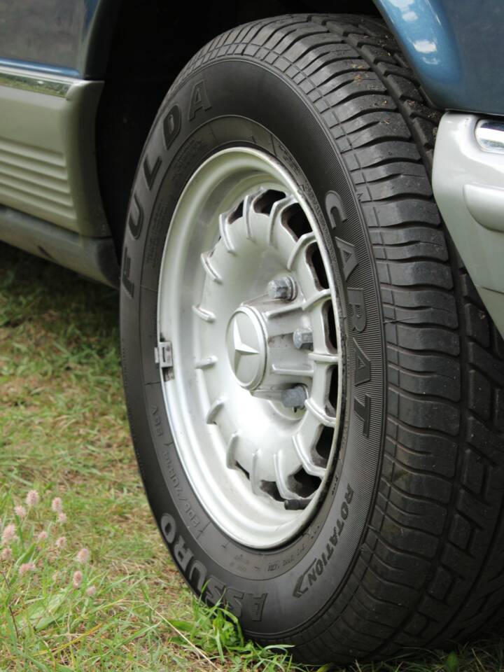 Image 12/51 de Mercedes-Benz 500 SE (1984)