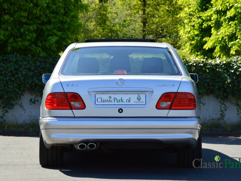 Image 4/50 de Mercedes-Benz E 50 AMG (1996)