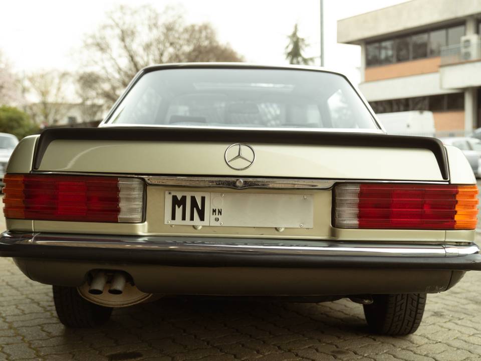 Image 3/44 of Mercedes-Benz 500 SL (1984)