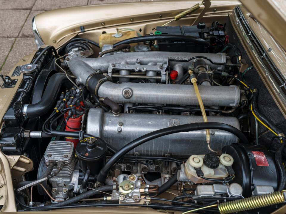 Image 33/34 of Mercedes-Benz 300 SEL 6.3 (1969)