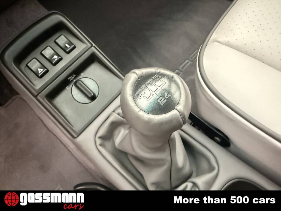 Image 11/15 of Porsche 911 Carrera 2 (1990)