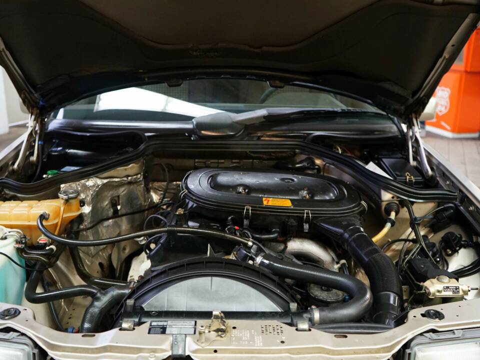 Bild 30/33 von Mercedes-Benz 230 E (1990)