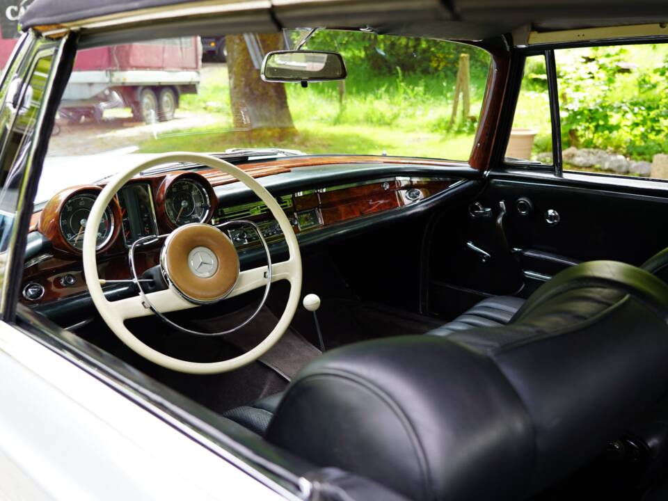 Bild 2/13 von Mercedes-Benz 220 SE b (1962)