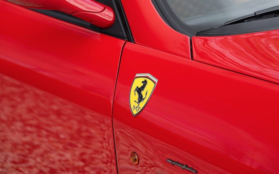 Bild 22/49 von Ferrari 550 Maranello (2000)