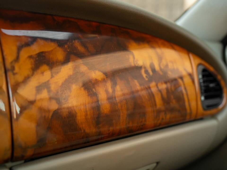 Image 27/50 of Jaguar XK8 4.0 (1998)