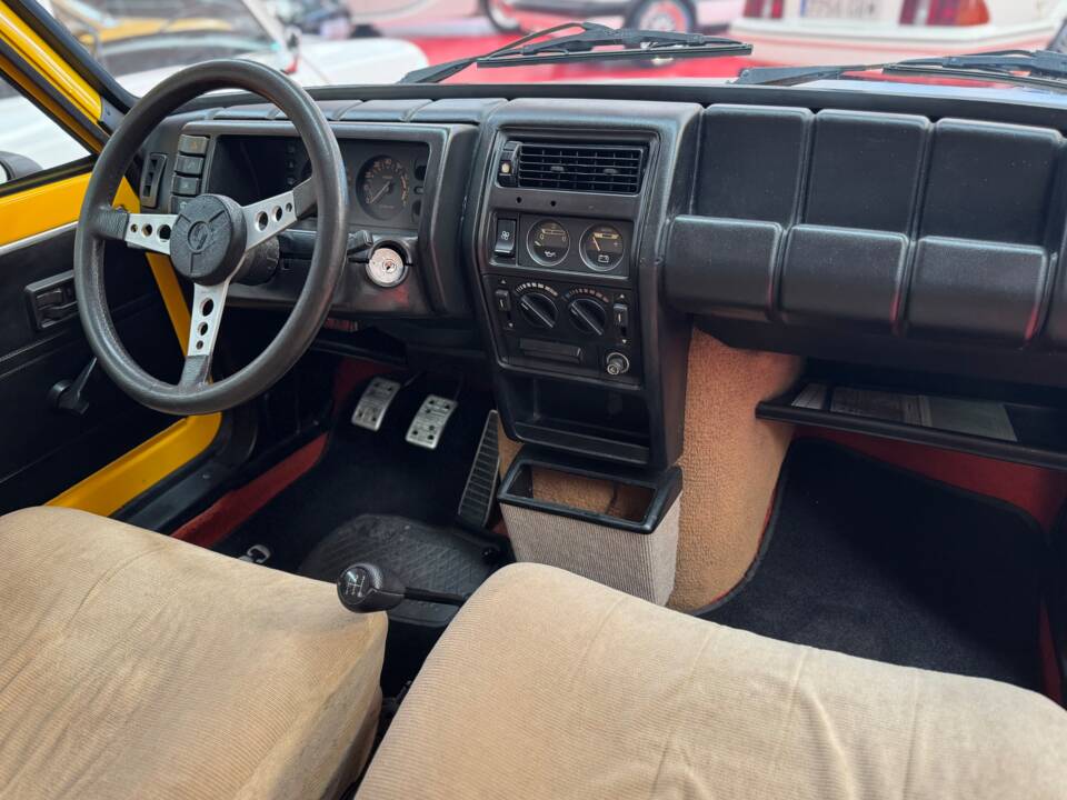 Image 24/34 of Renault R 5 Alpine Turbo (1981)