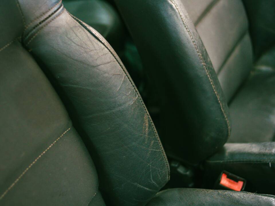 Image 28/33 of Peugeot 205 GTi 1.9 (1993)