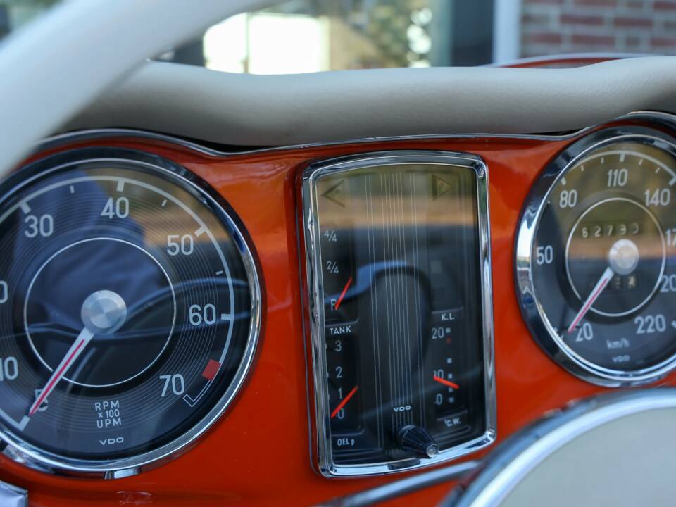 Image 17/50 of Mercedes-Benz 230 SL (1964)