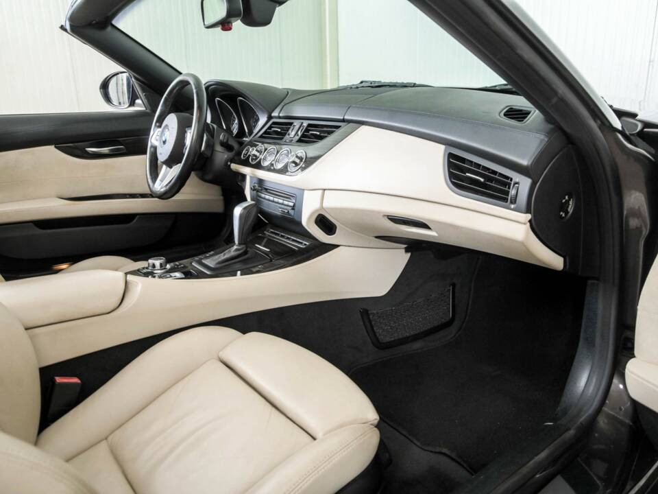 Image 12/50 of BMW Z4 sDrive23i (2009)