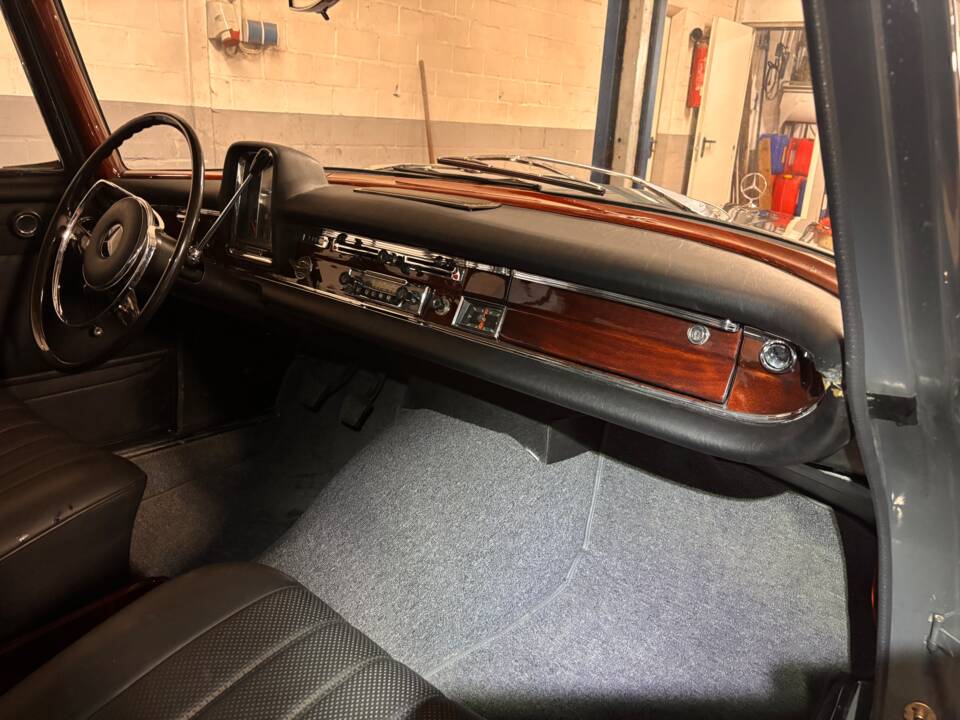 Afbeelding 6/10 van Mercedes-Benz 230 Universal (1968)