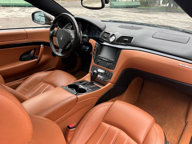 Bild 18/33 von Maserati GranTurismo 4.2 (2009)