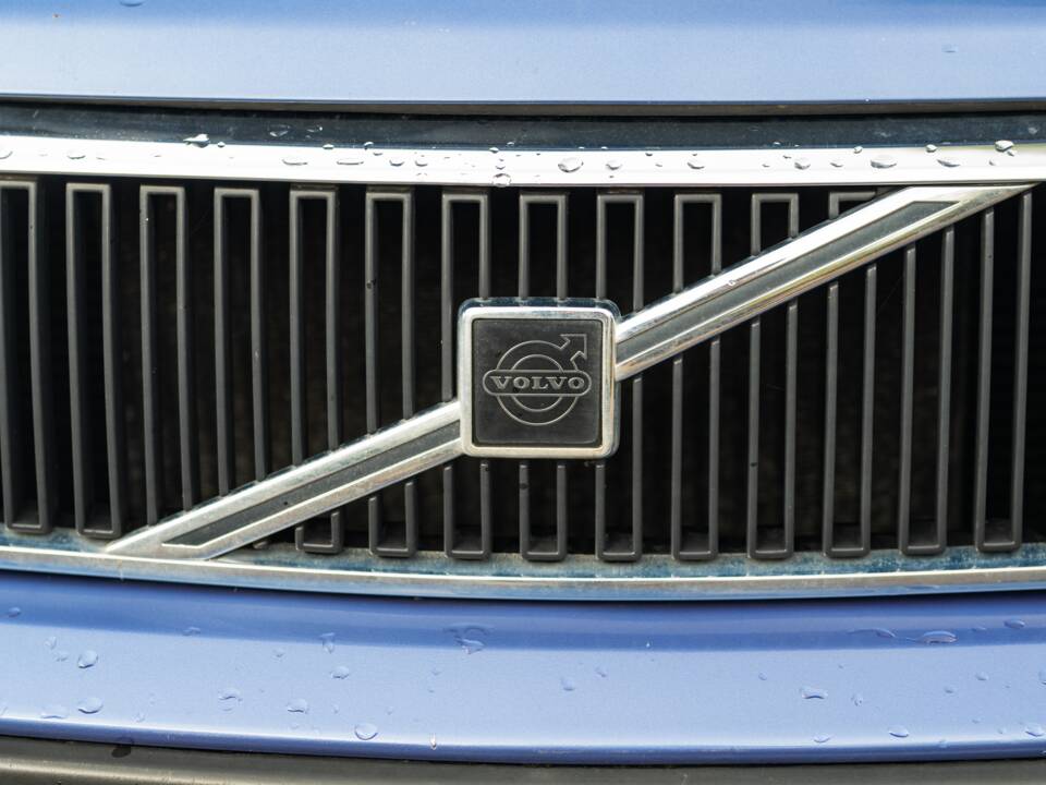 Immagine 24/50 di Volvo 440 Turbo (1992)