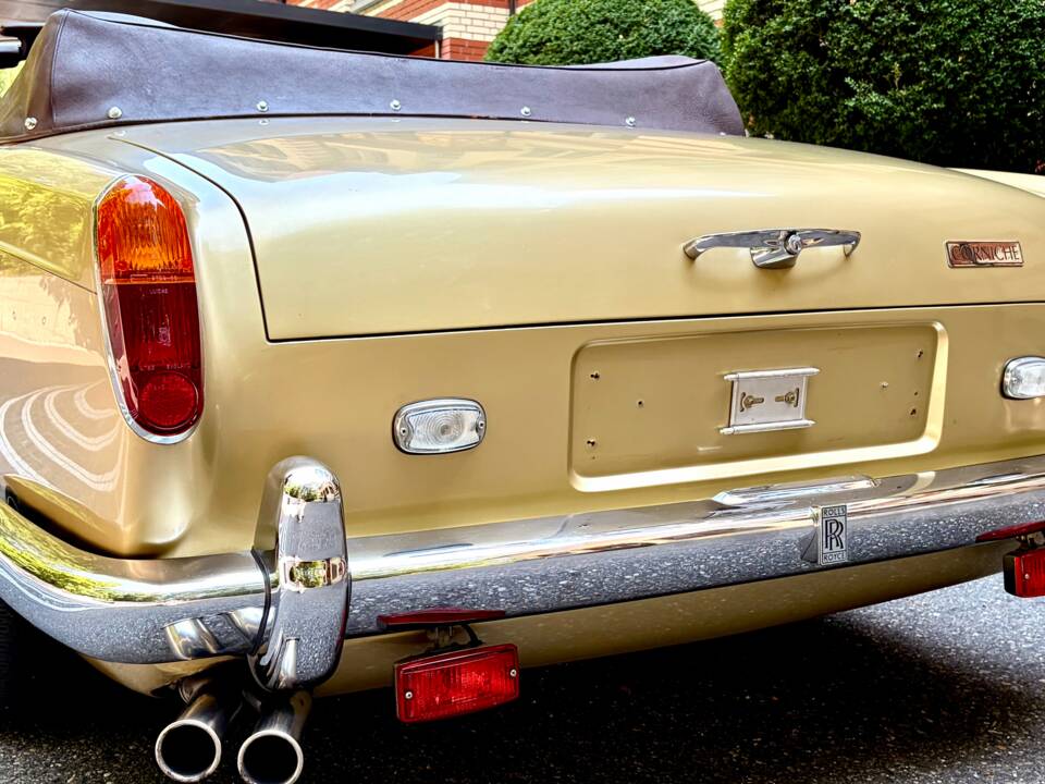 Image 7/17 of Rolls-Royce Corniche I (1976)