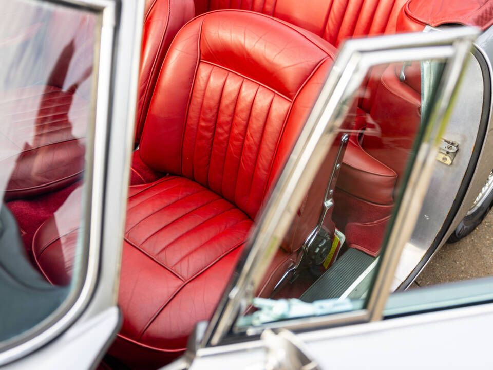 Image 16/50 of Aston Martin DB 5 (1964)