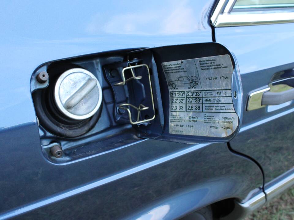 Image 42/51 de Mercedes-Benz 500 SE (1984)