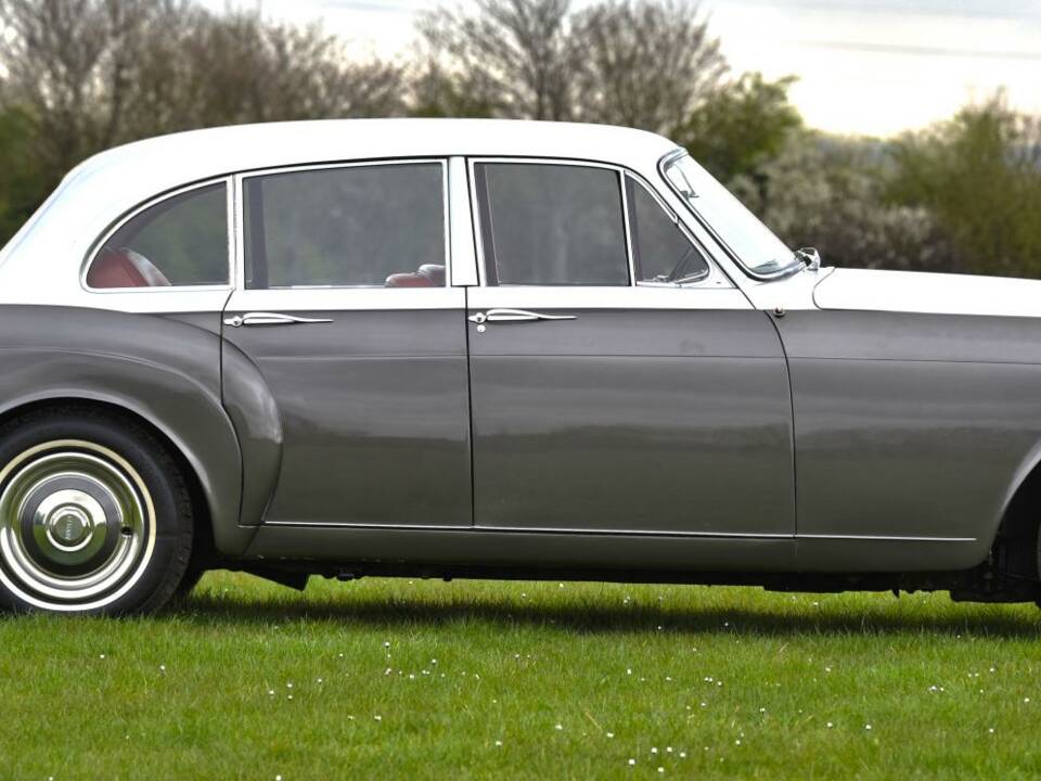Image 4/50 of Bentley S 2 (1960)