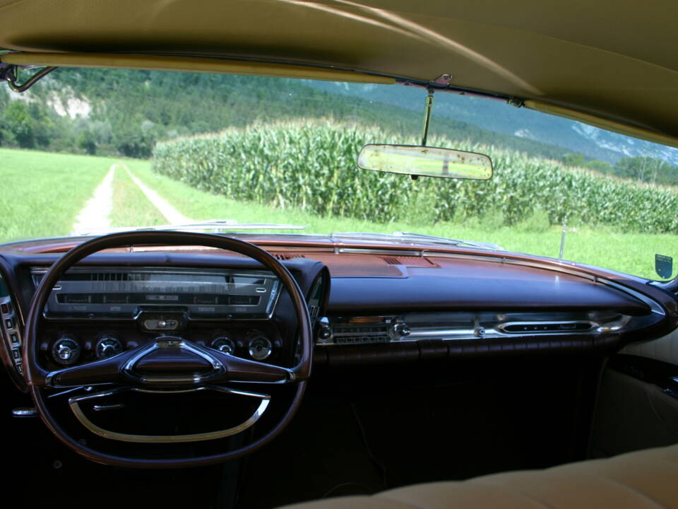 Image 16/20 of Imperial Crown Sedan (1962)