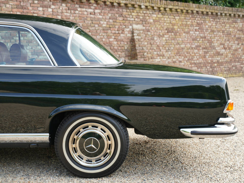 Image 26/50 of Mercedes-Benz 280 SE 3,5 (1971)