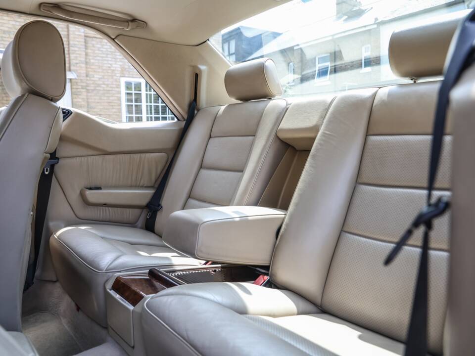 Image 27/37 of Mercedes-Benz E 320 (1995)