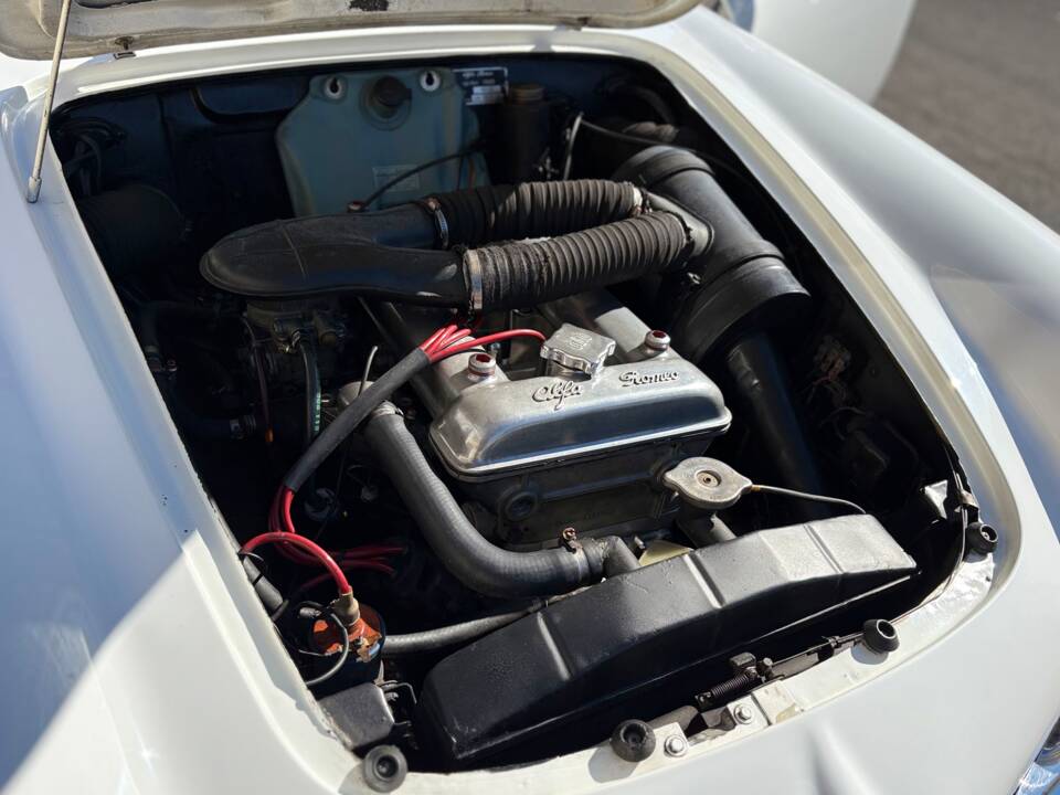 Image 12/24 of Alfa Romeo Giulia 1600 Spider (1963)