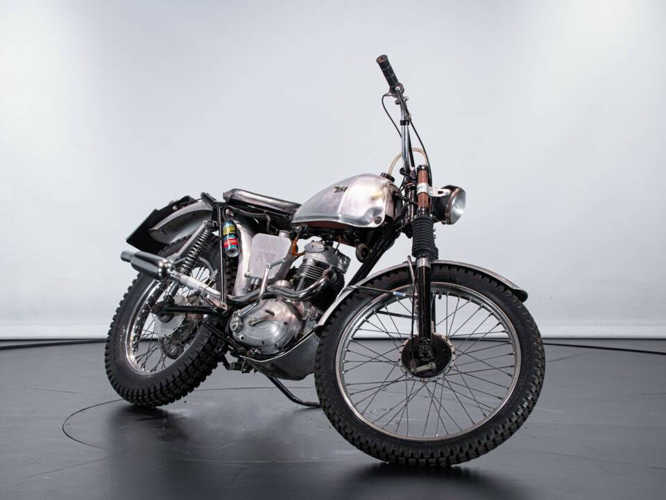 Bild 4/50 von BSA C 15 Scrambler (1963)