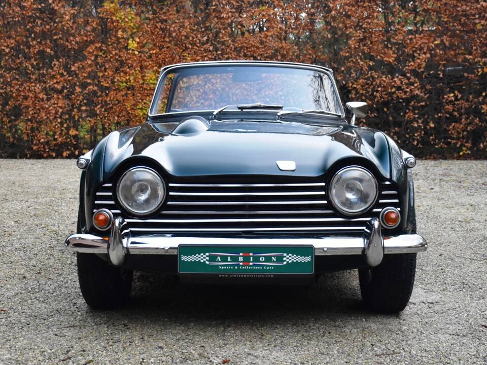 Image 4/29 of Triumph TR 5 PI (1968)