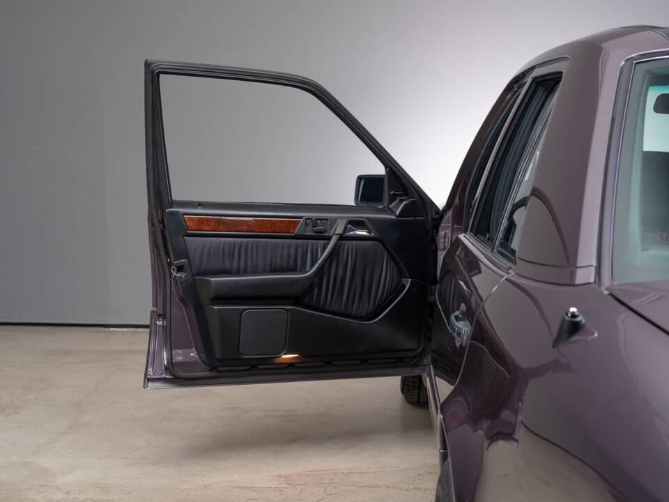 Bild 17/38 von Mercedes-Benz 500 E (1992)