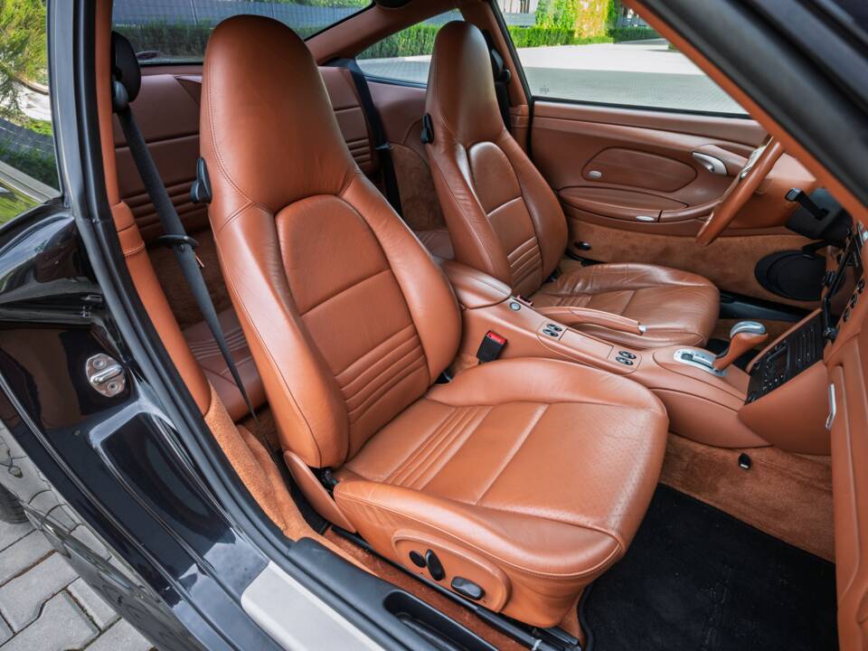 Image 35/63 of Porsche 911 Carrera 4S (2004)