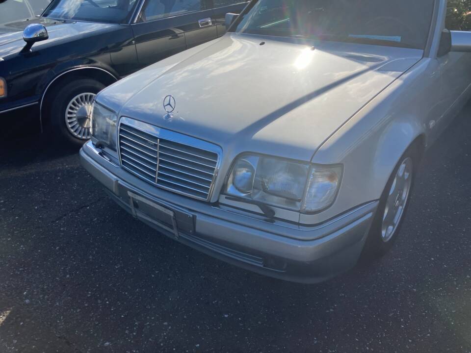 Immagine 5/44 di Mercedes-Benz E 500 (1993)