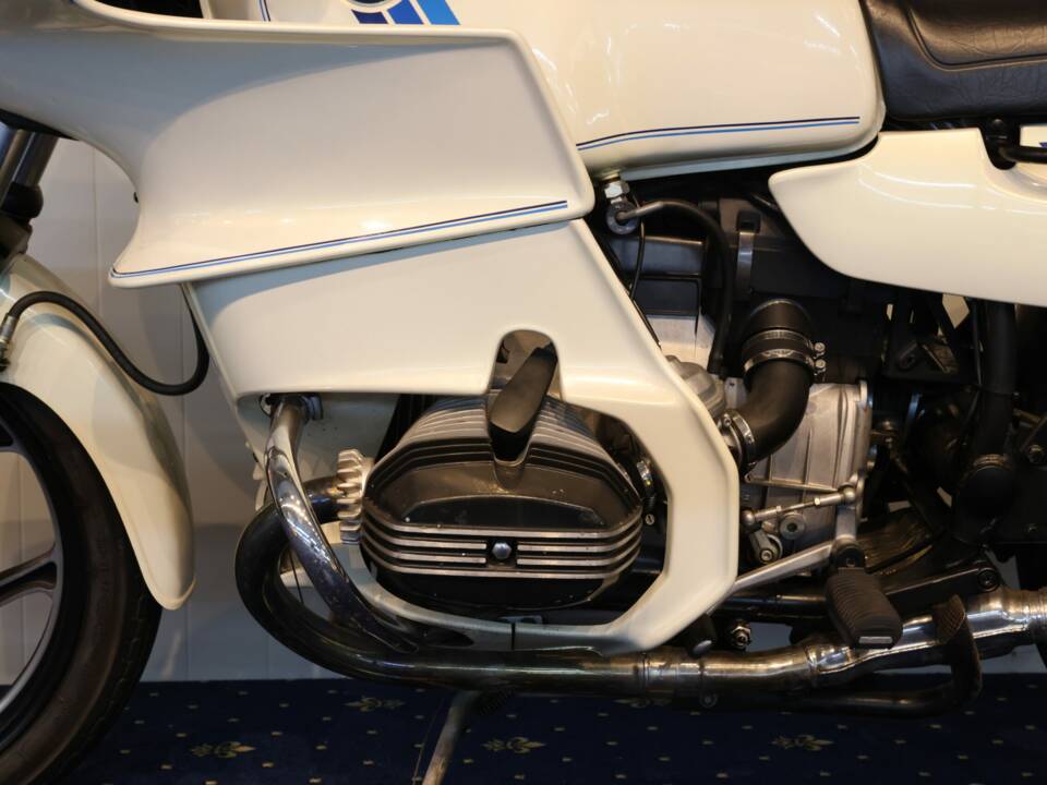 Image 28/32 of BMW R 100 RS (1987)