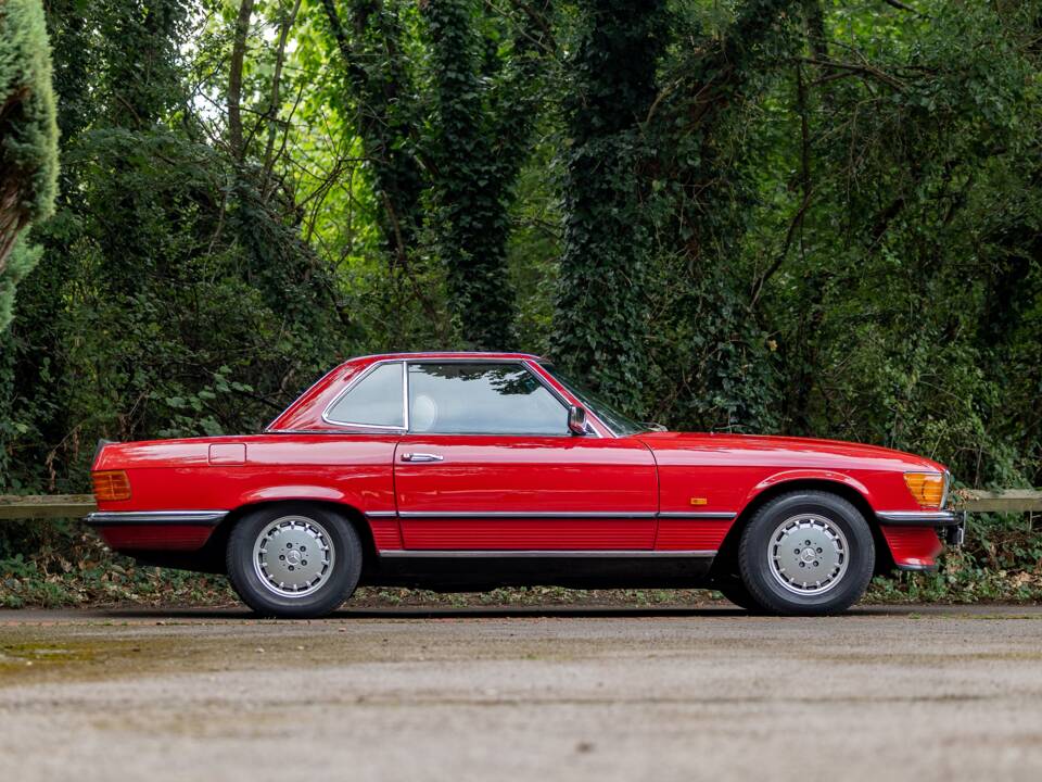 Immagine 2/25 di Mercedes-Benz 280 SL (1981)