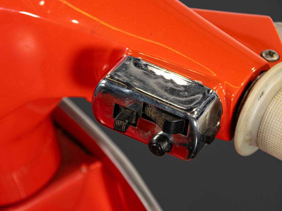 Immagine 43/49 di Piaggio Vespa 90 (1967)