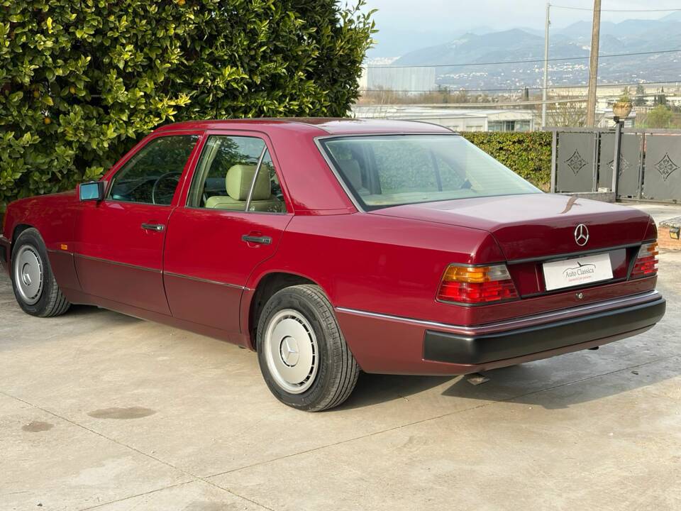 Afbeelding 12/46 van Mercedes-Benz 200 E-16 (1993)