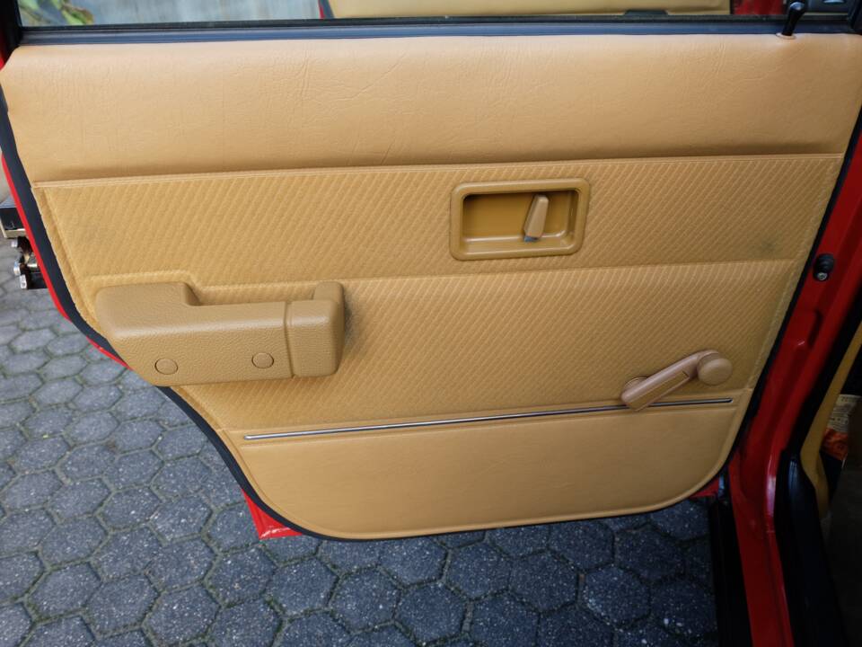 Image 36/75 de Volvo 240 (1986)