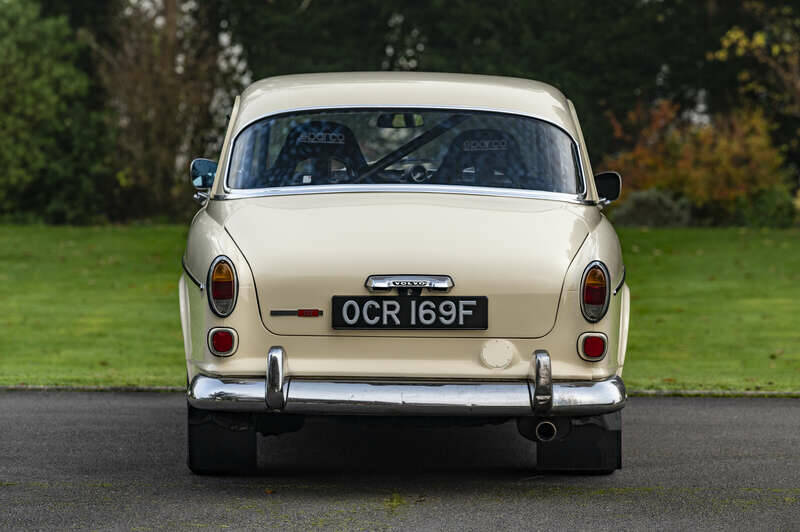 Image 32/50 of Volvo P 123 GT (1968)