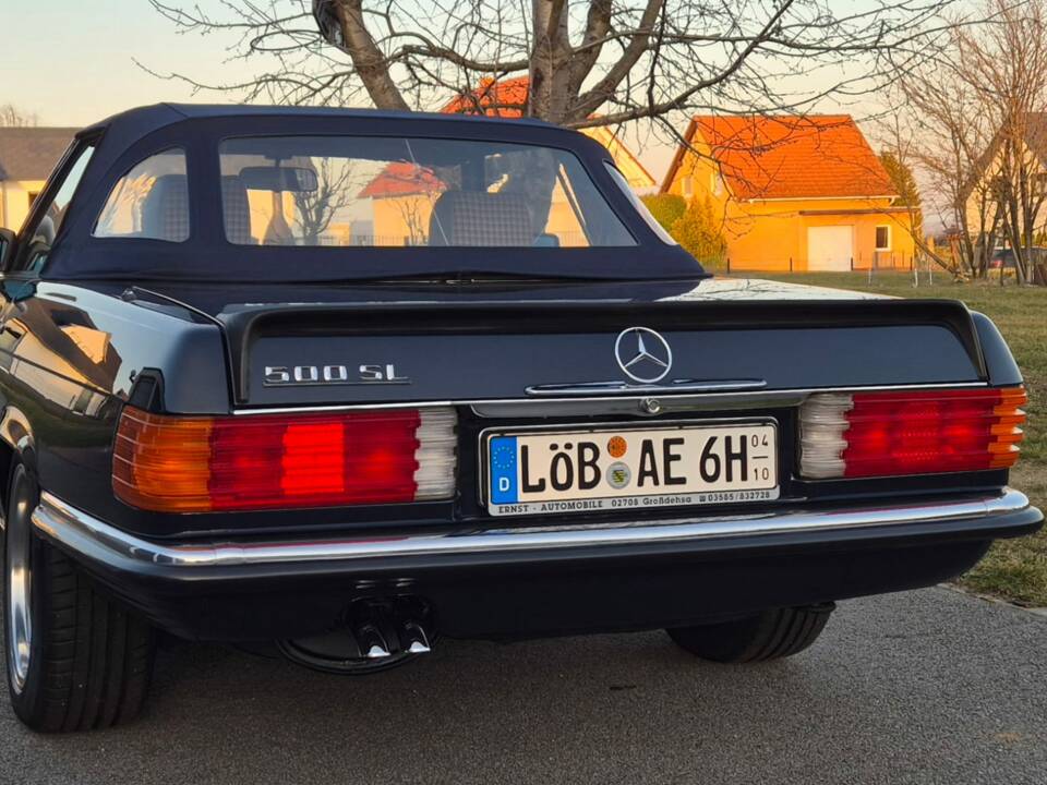 Image 19/23 of Mercedes-Benz 500 SL (1986)