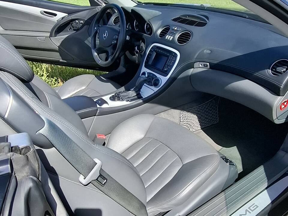 Image 9/9 of Mercedes-Benz SL 55 AMG (2003)