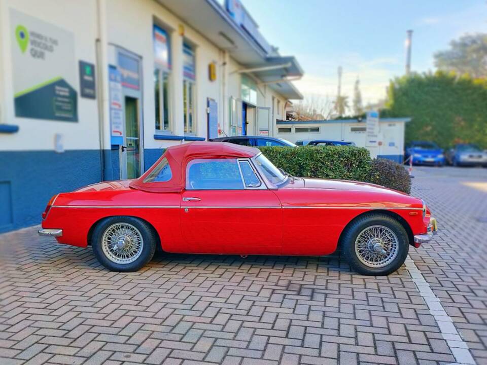 Image 8/10 of MG MGB (1963)