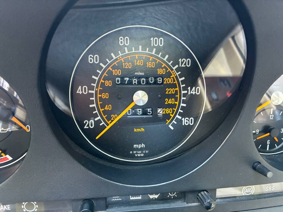Image 15/30 of Mercedes-Benz 560 SL (1988)