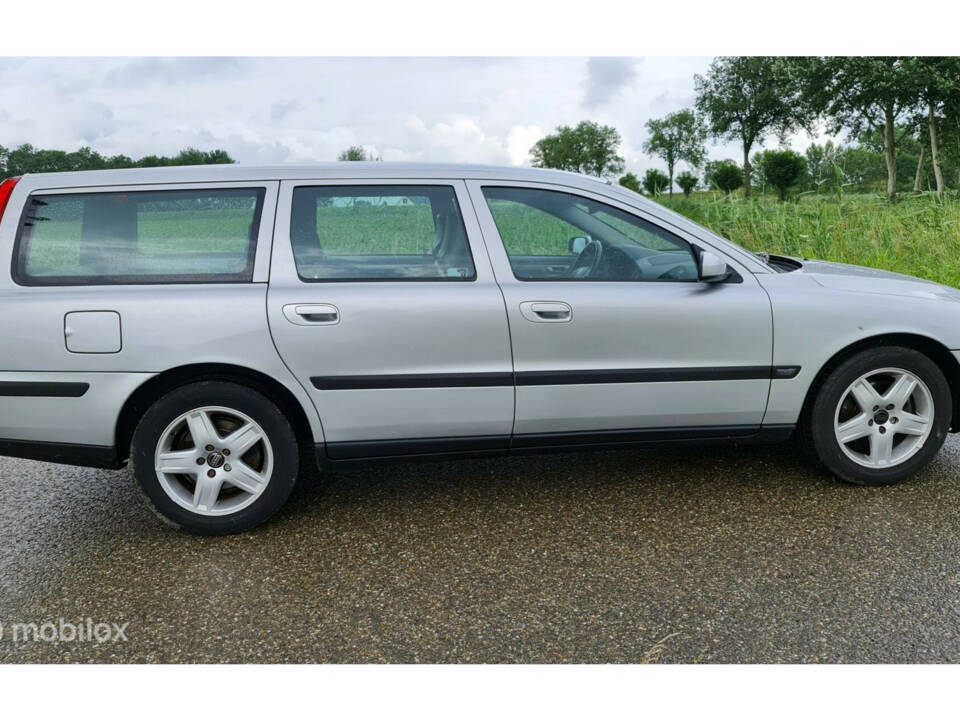 Image 21/46 de Volvo V 70 2.4 (2004)