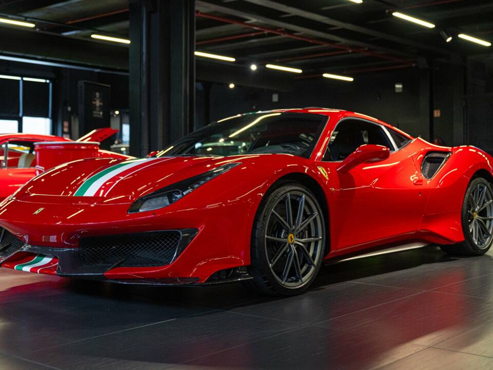 Image 1/50 de Ferrari 488 Pista (2019)